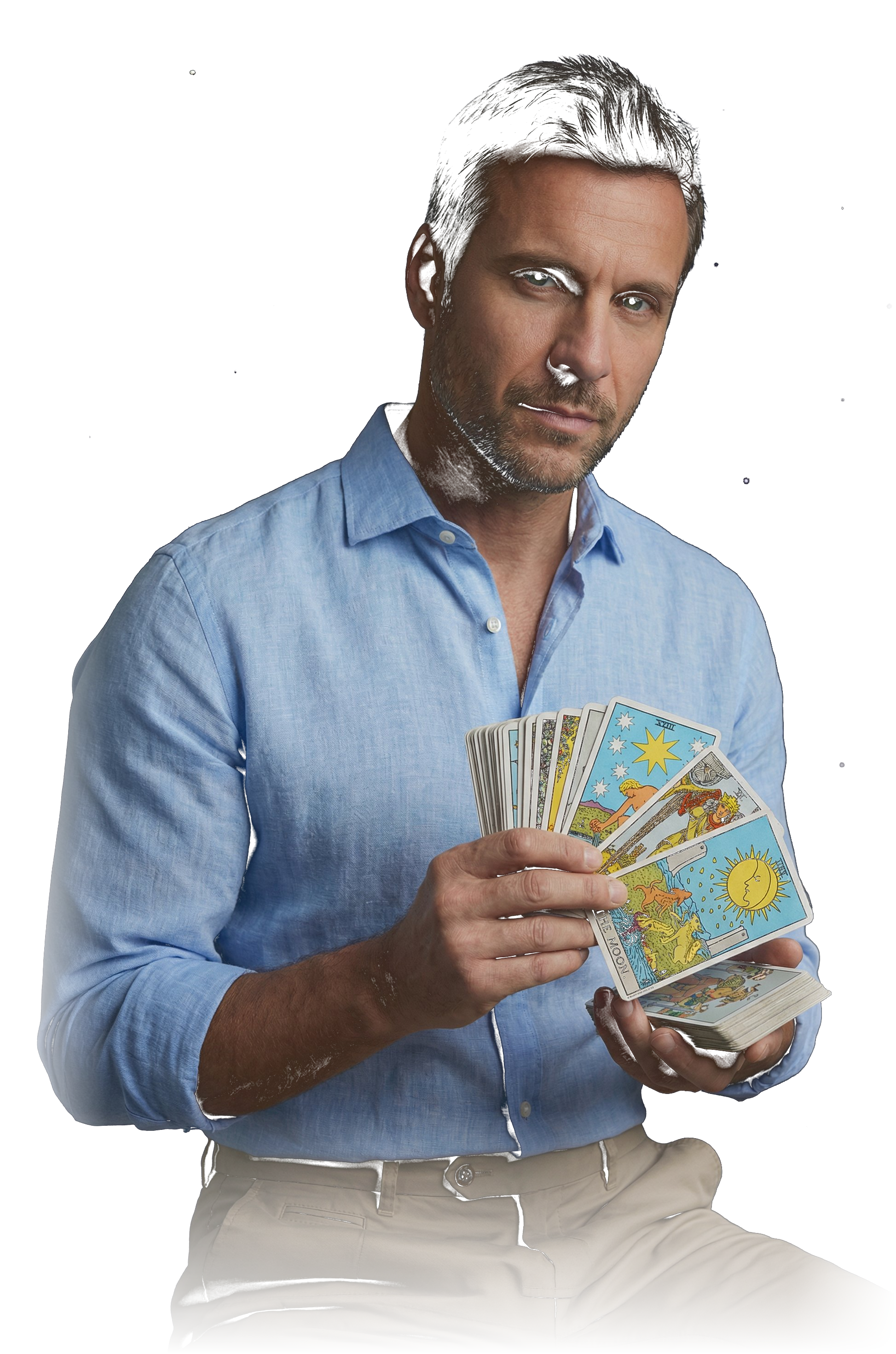 Marco Médium avec ses cartes de tarot